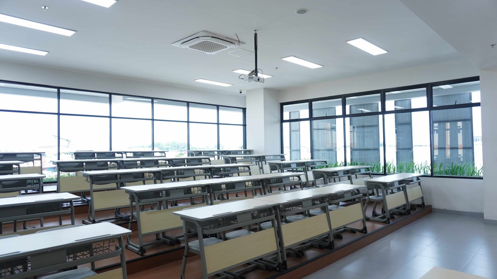 Ruang kelas berjendela lebar